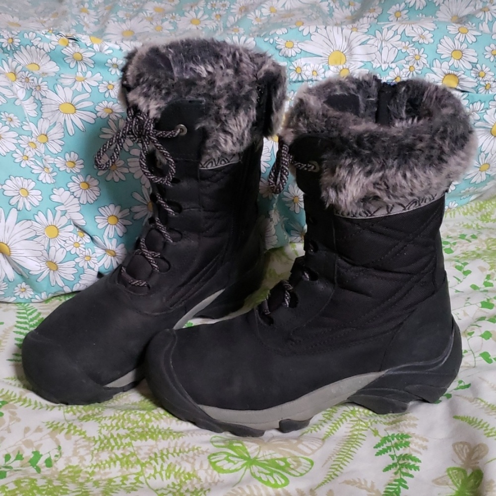 Keen Winter Boots Black Grey 7.5 Very cute, Grippy